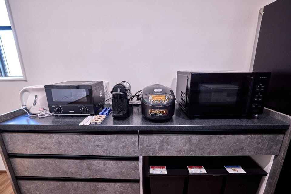 Coffee/tea facilities, microwave, oven