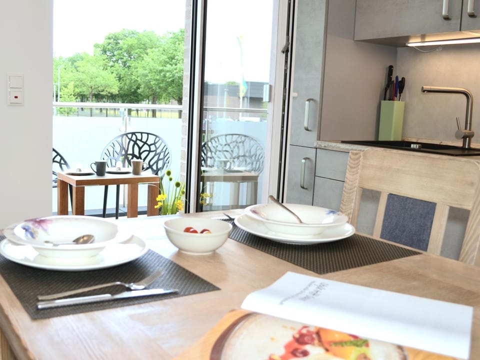 Coffee/tea facilities, Kitchen or kitchenette, Dining area, Food, Drinks
