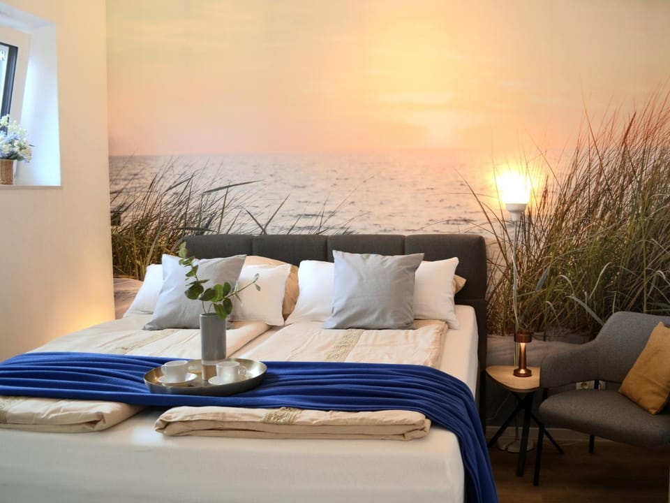Bed, Seating area, Bedroom, soundproof