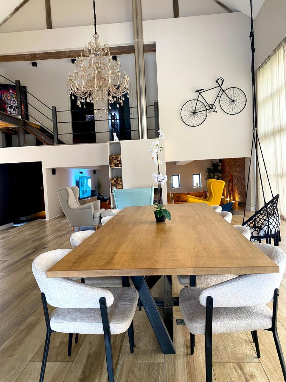 Seating area, Dining area