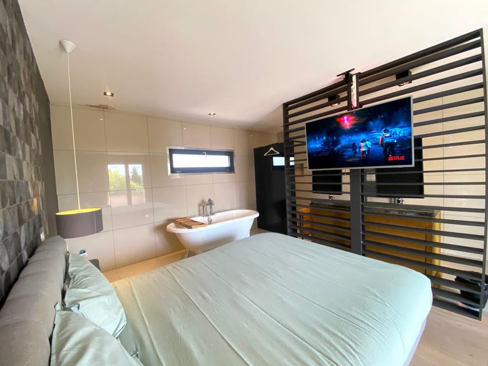 Bathroom, Photo of the whole room, Bedroom