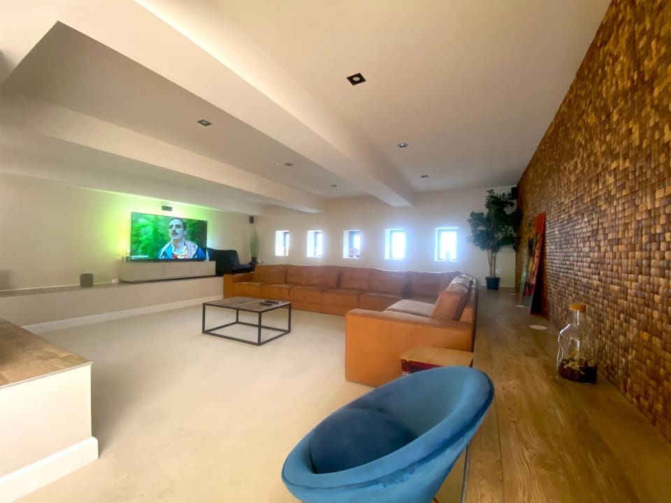 TV and multimedia, Living room, Seating area