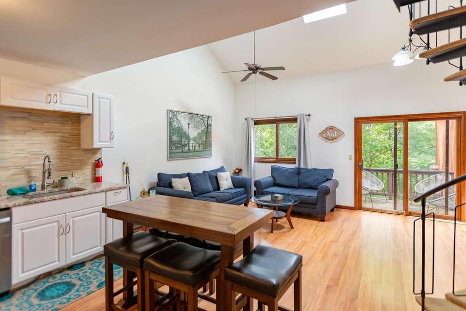 Living room, Seating area, Dining area