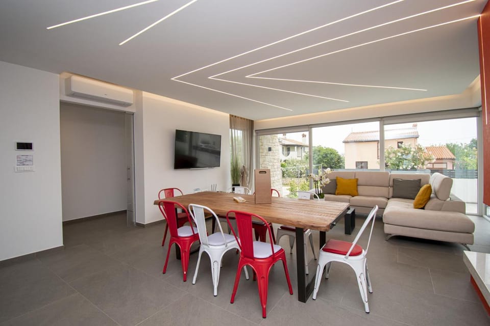 Modern 4-Bedroom Villa with Pool in Ližnjan Villa in Medulin