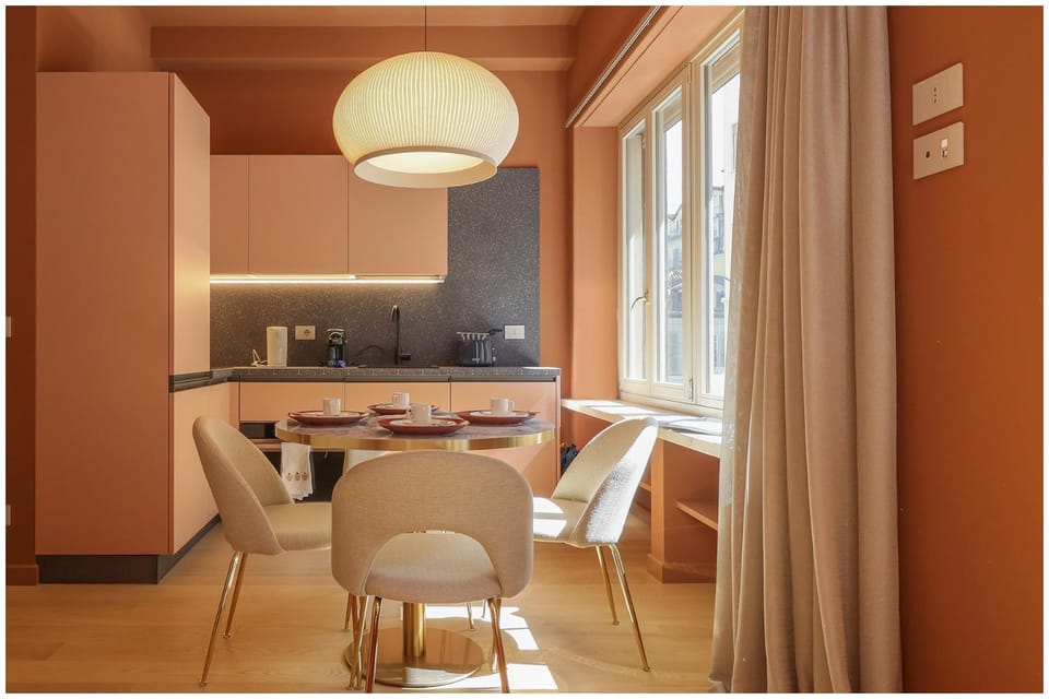 Kitchen or kitchenette, Living room, Seating area, Dining area