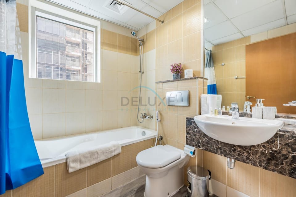 Shower, Toilet, Bathroom, Bath, towels