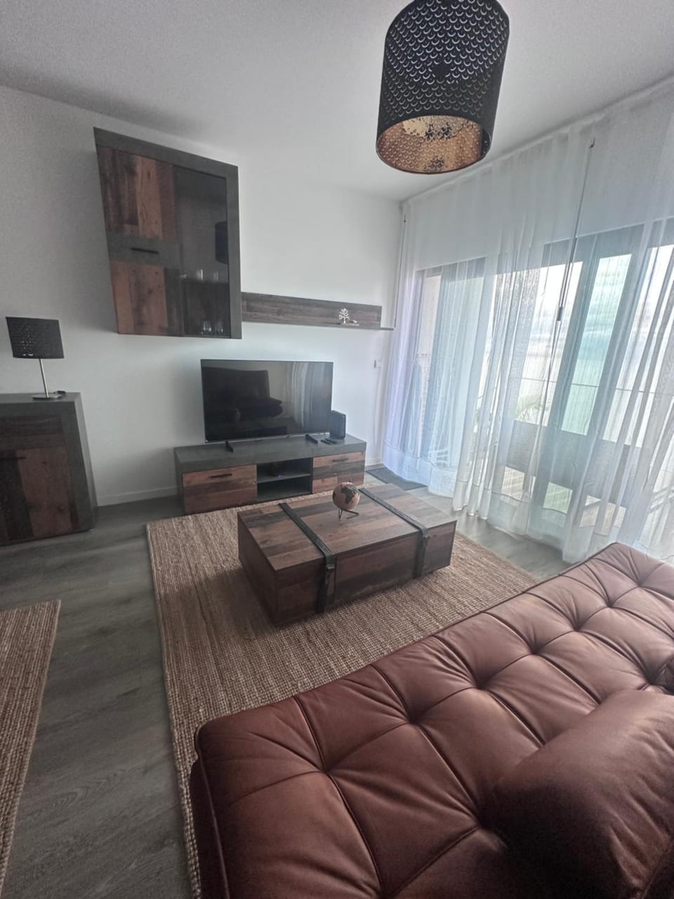 TV and multimedia, Living room, Seating area, Evening entertainment