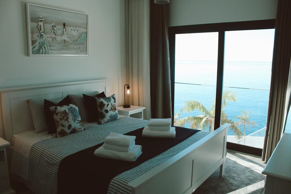 Bed, Photo of the whole room, Bedroom, Sea view, towels