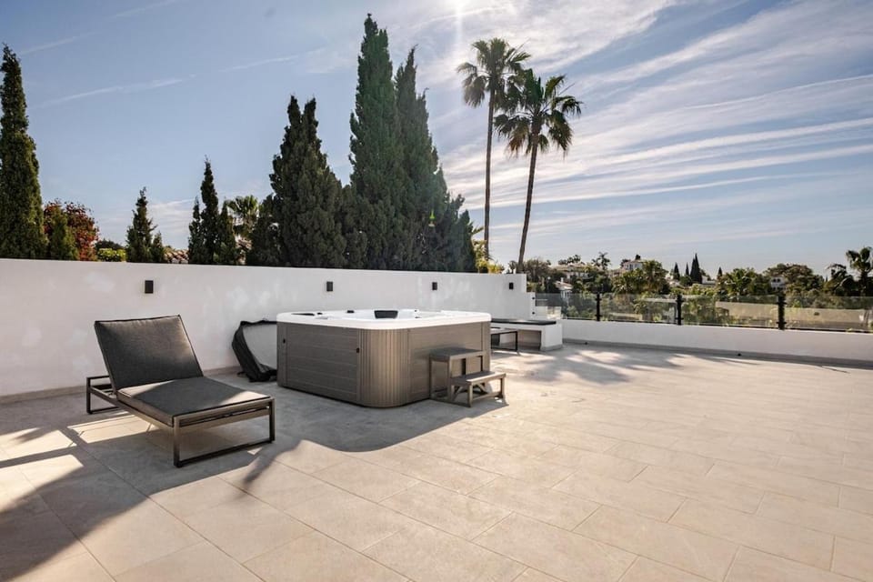 Hot Tub, Balcony/Terrace, sunbed