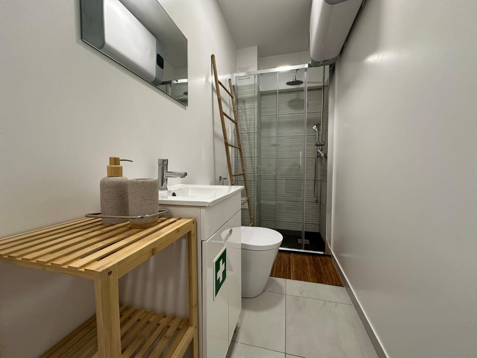 Shower, Toilet, Bathroom