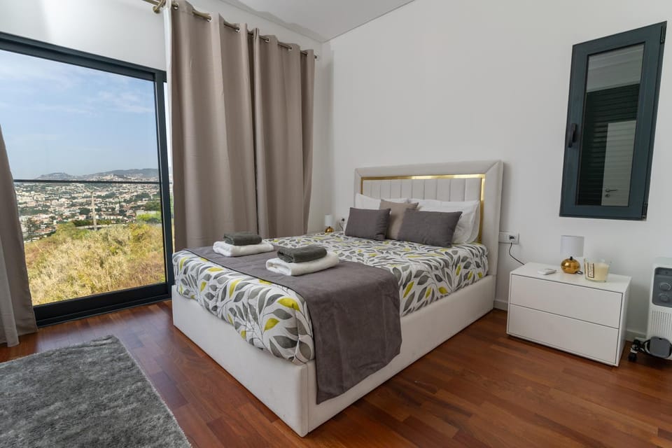 Bed, View (from property/room), Photo of the whole room, Bedroom, towels