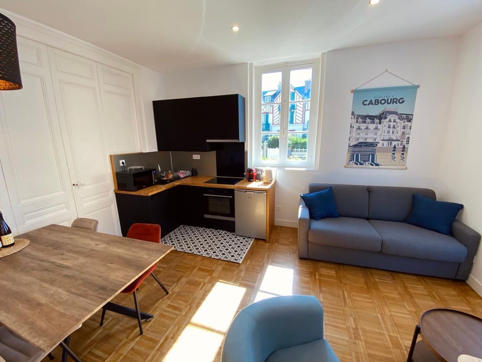 Kitchen or kitchenette, Living room, Dining area
