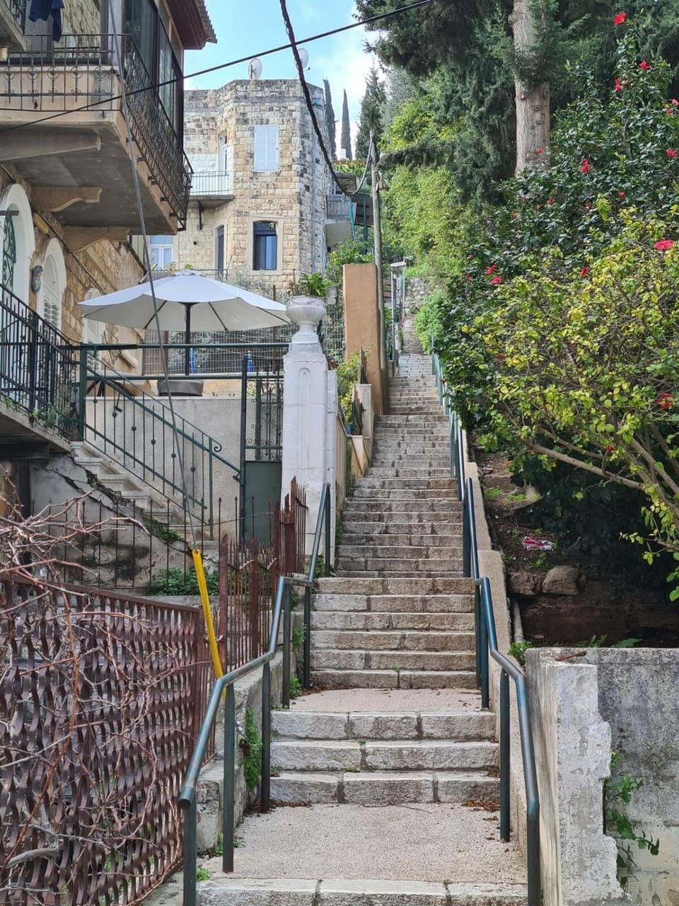 Charming 2 BR Apt By The Foot Of The Bahai Temple Apartment in Haifa