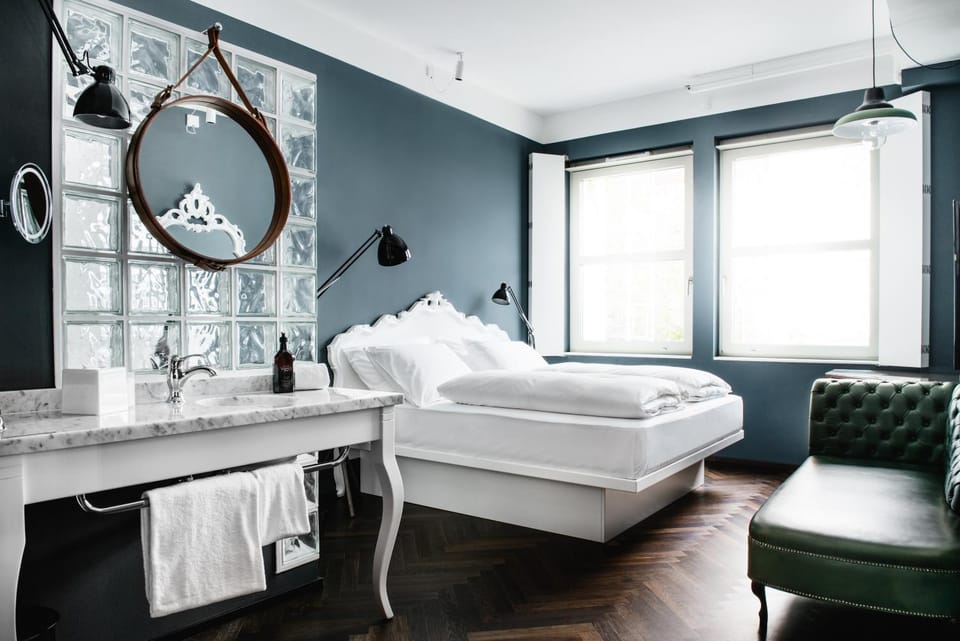 Bed, Photo of the whole room, Seating area