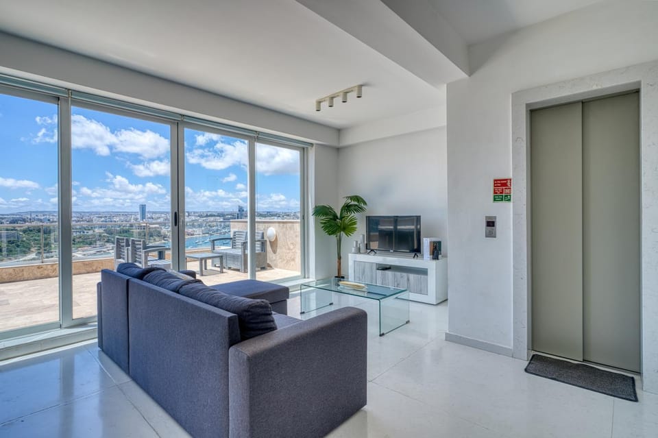 Panoramic & Jacuzzi Sliema Penthouse Apartment in Sliema