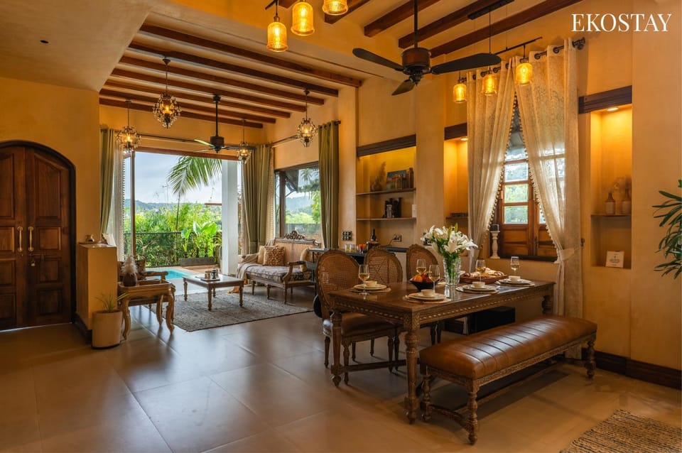 Living room, Seating area, Dining area