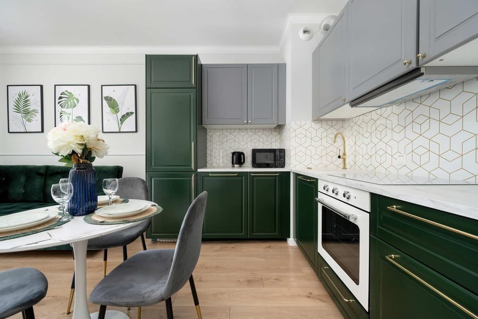 Kitchen or kitchenette, Dining area, stove