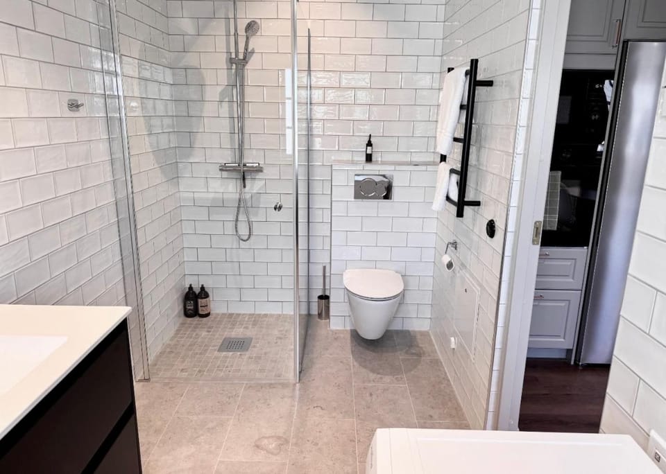 Shower, Toilet, Bathroom