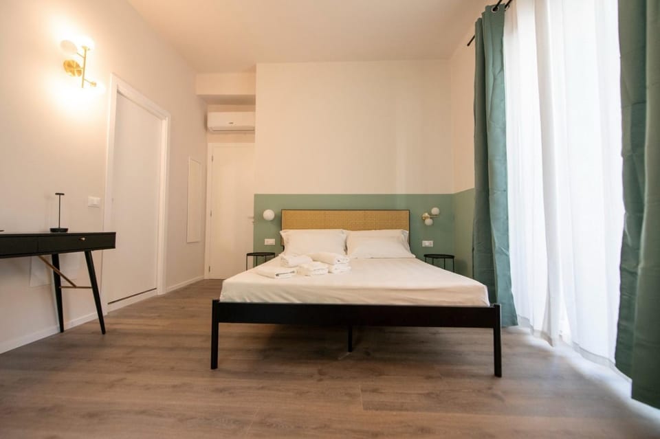 Bed, Photo of the whole room, Bedroom, air conditioner