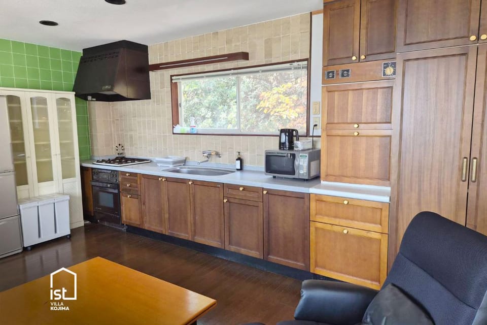 Coffee/tea facilities, Kitchen or kitchenette, Dining area, oven, pet friendly, stove