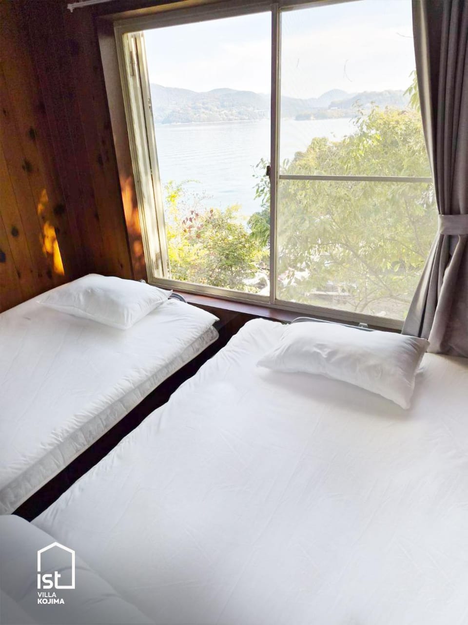 Bed, Natural landscape, Photo of the whole room, Bedroom