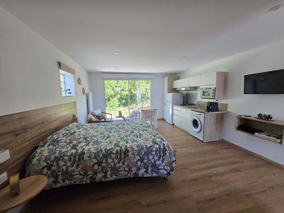 Bed, Photo of the whole room