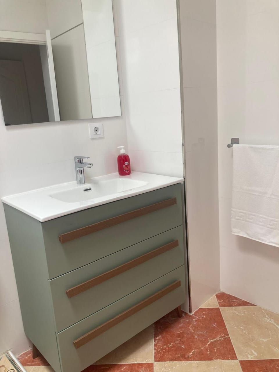 Bathroom, towels