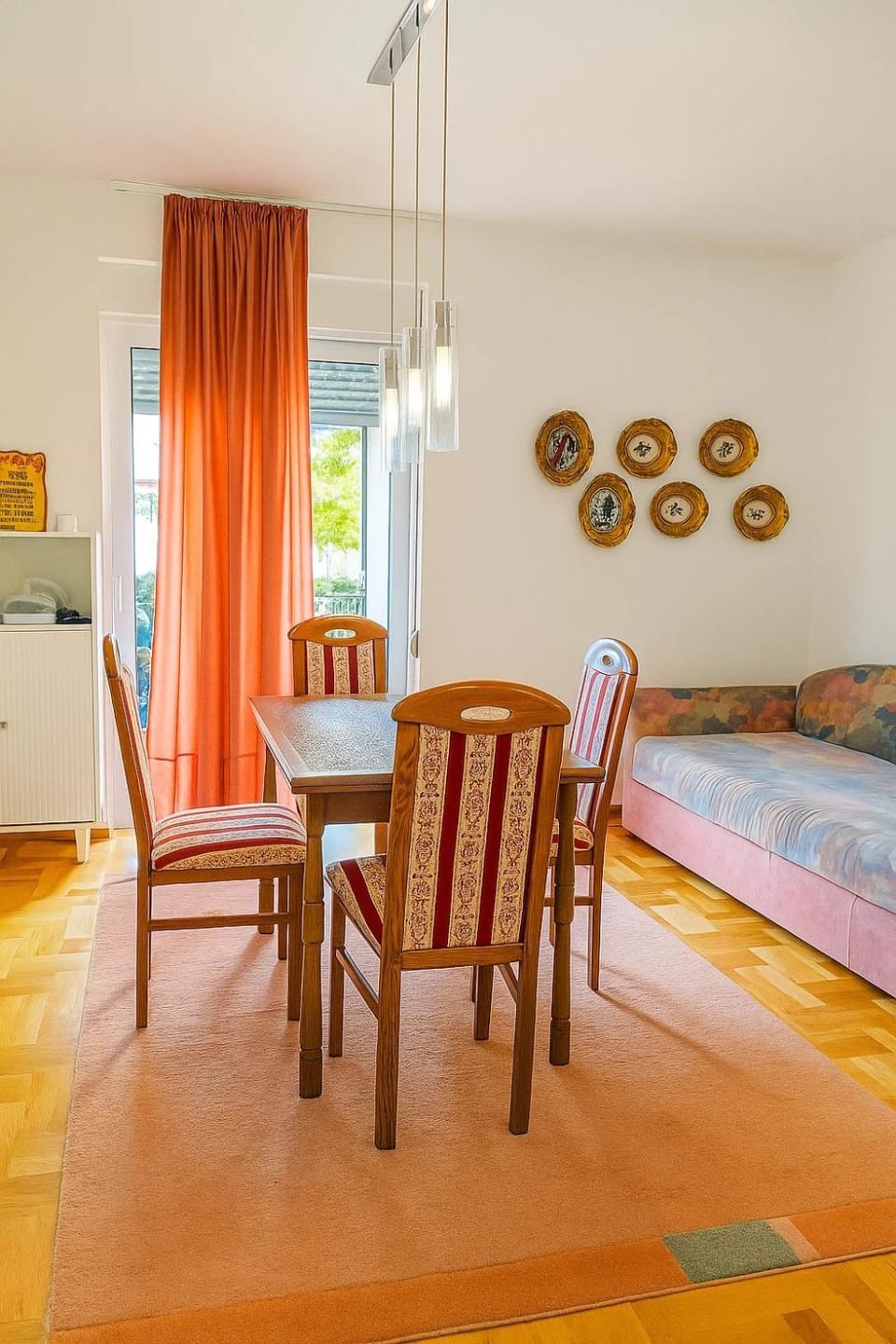Bed, Living room, Photo of the whole room, Seating area, Dining area, Bedroom