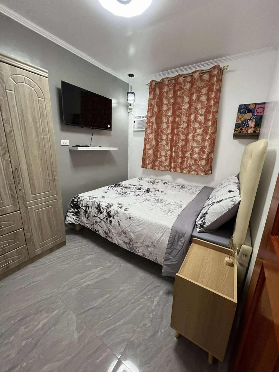 Compostela Guest Room #3 Terrace, Rooftop, WiFi, Netflix Bed and Breakfast in Central Visayas