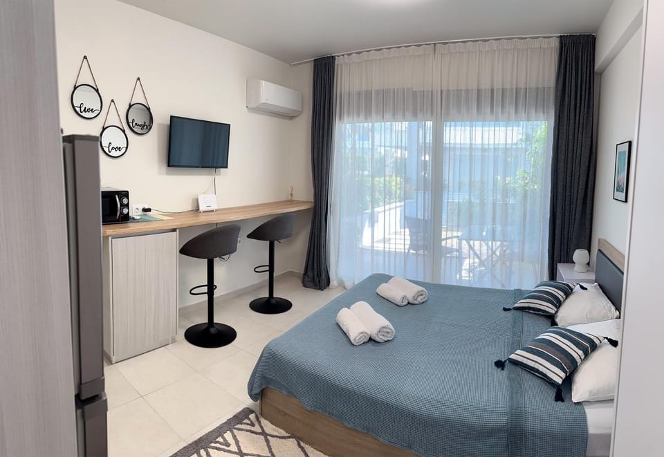 Bed, TV and multimedia, Kitchen or kitchenette, Photo of the whole room, Bedroom, internet, microwave, towels