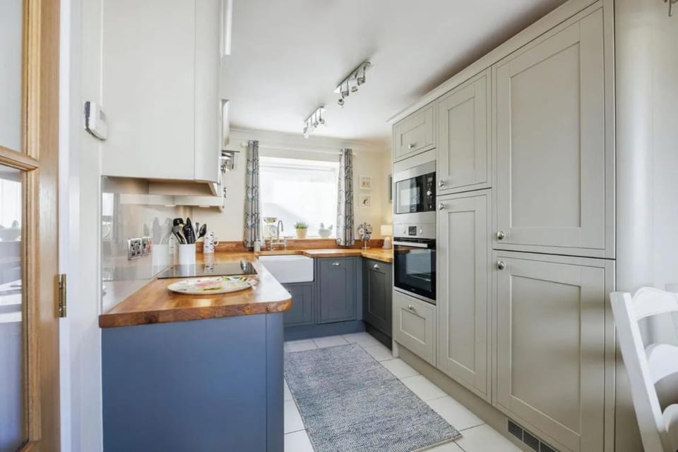 Kitchen or kitchenette, dishwasher, oven, stove, washing machine