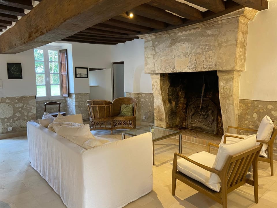 Le châtelet du château de Marcilly House in Nouvelle-Aquitaine