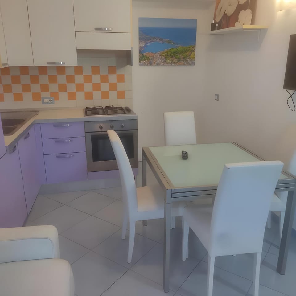 Property building, Kitchen or kitchenette, Living room