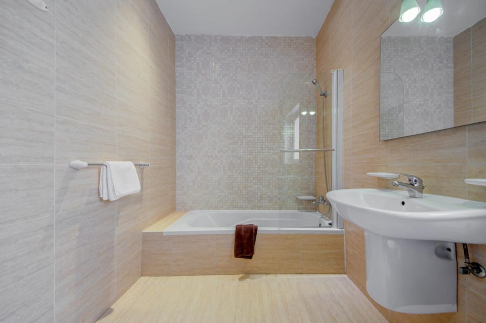 Shower, Bathroom, Bath, towels