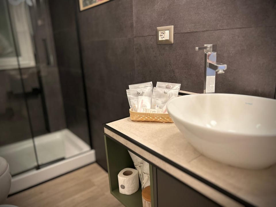 Bathroom, towels
