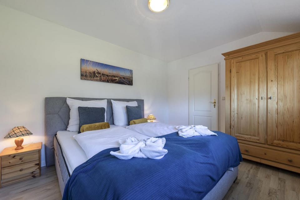 Bed, Photo of the whole room, Bedroom, towels, wardrobe