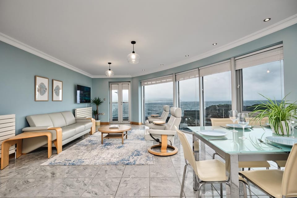 Harbour Heights - Escape Ordinary Apartment in Portstewart