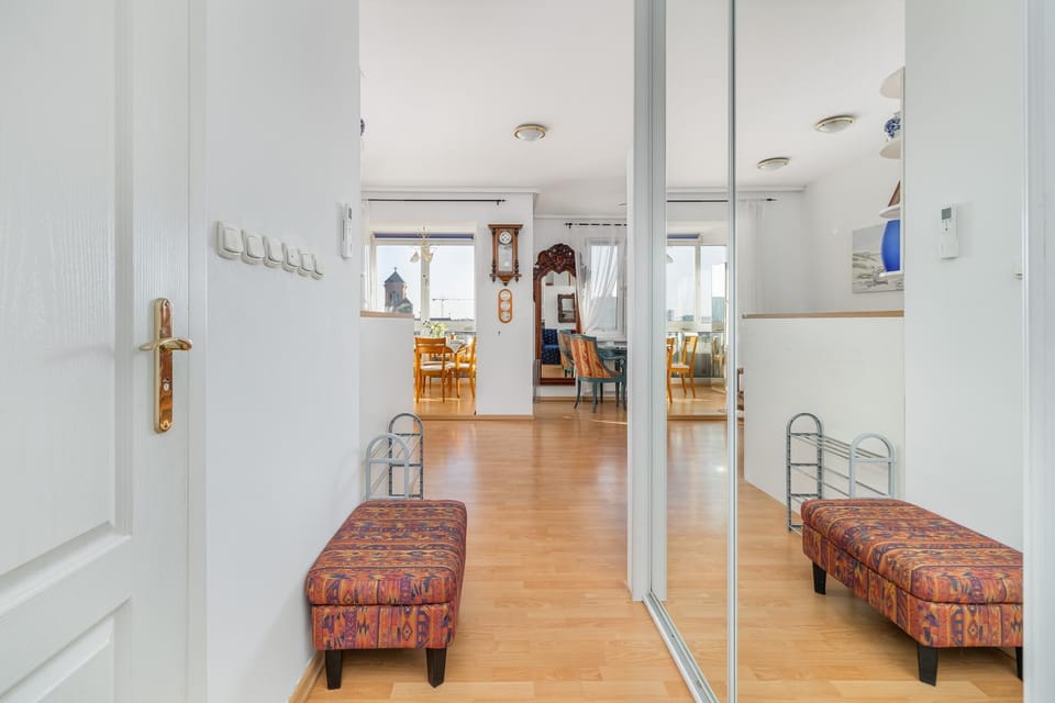 Living room, Photo of the whole room