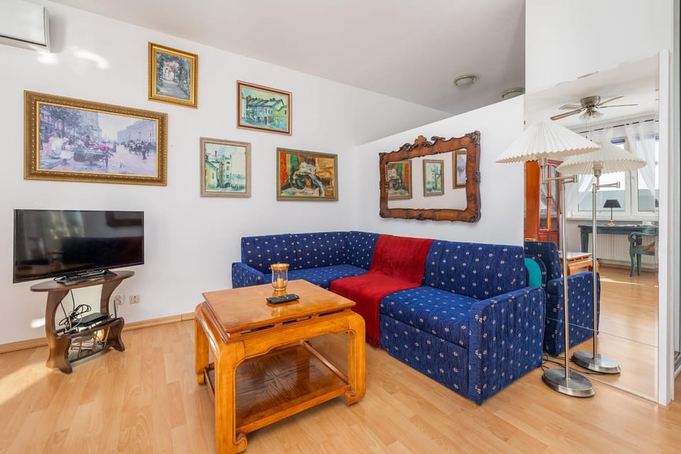 Communal lounge/ TV room, TV and multimedia, Living room, Seating area