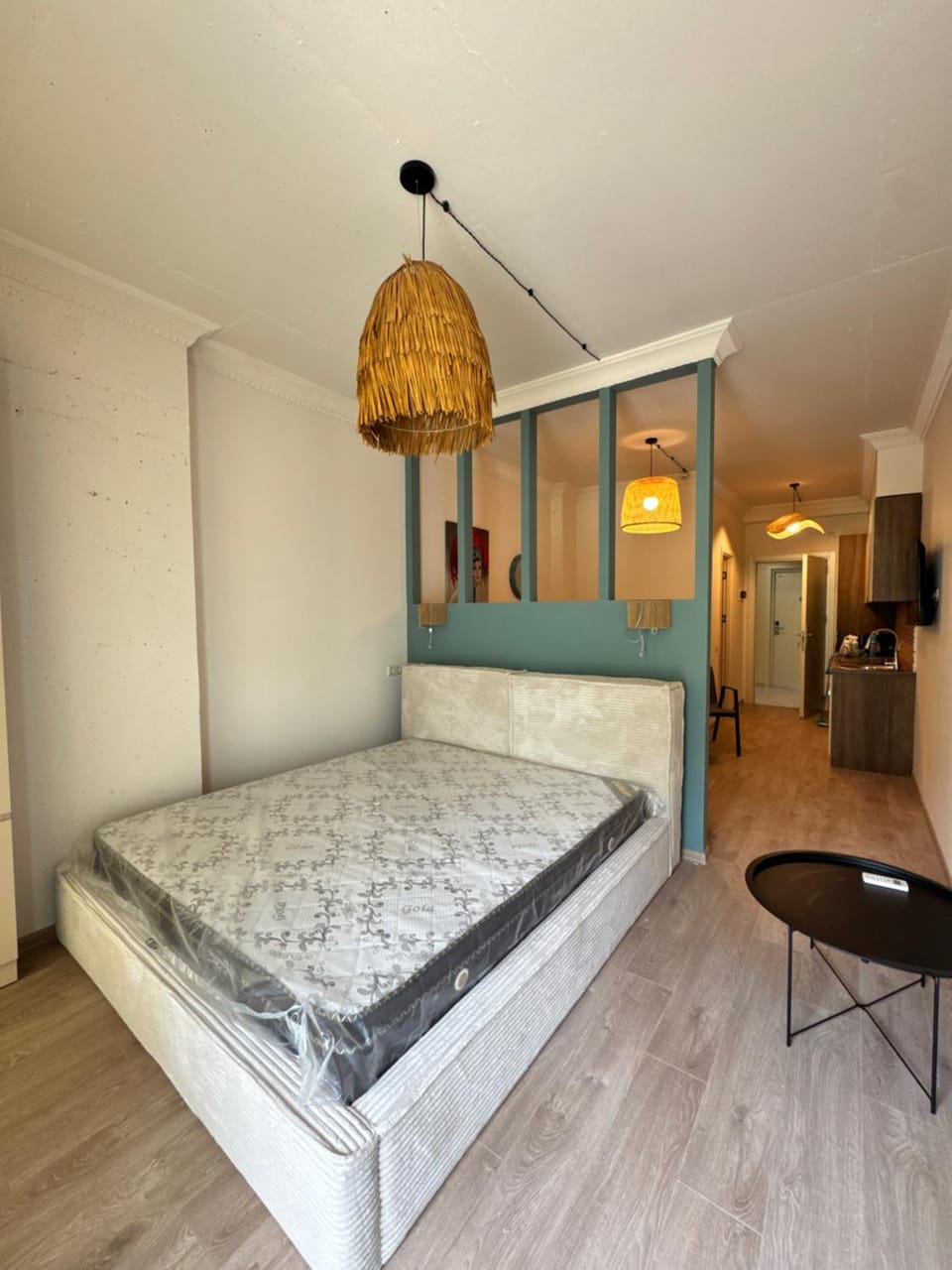 Bed, TV and multimedia, Bedroom