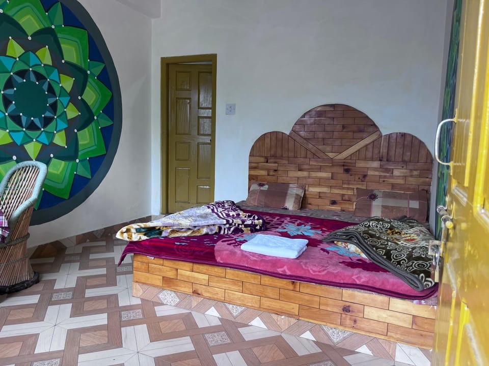 Mountain View guesthouses &cafe Bed and Breakfast in Himachal Pradesh