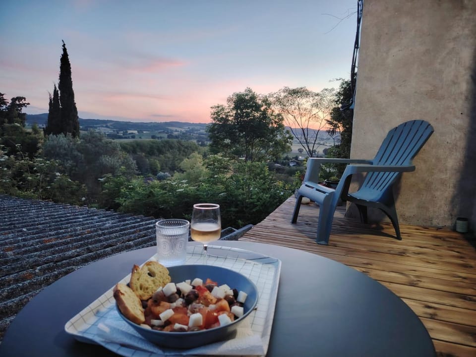 View (from property/room), Balcony/Terrace, Food and drinks
