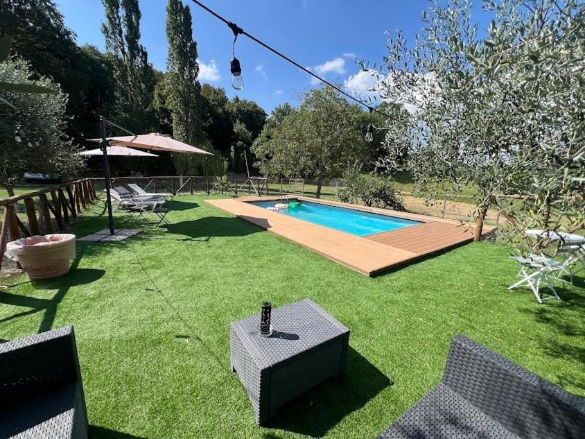 Swimming pool