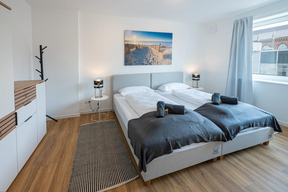 Bed, Bedroom, City view, Landmark view, cot, heating, soundproof, towels, wardrobe