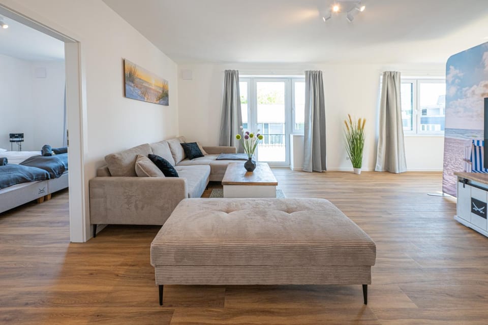 Bed, TV and multimedia, Living room, Seating area, Bedroom, City view, Landmark view, heating, internet, internet, soundproof