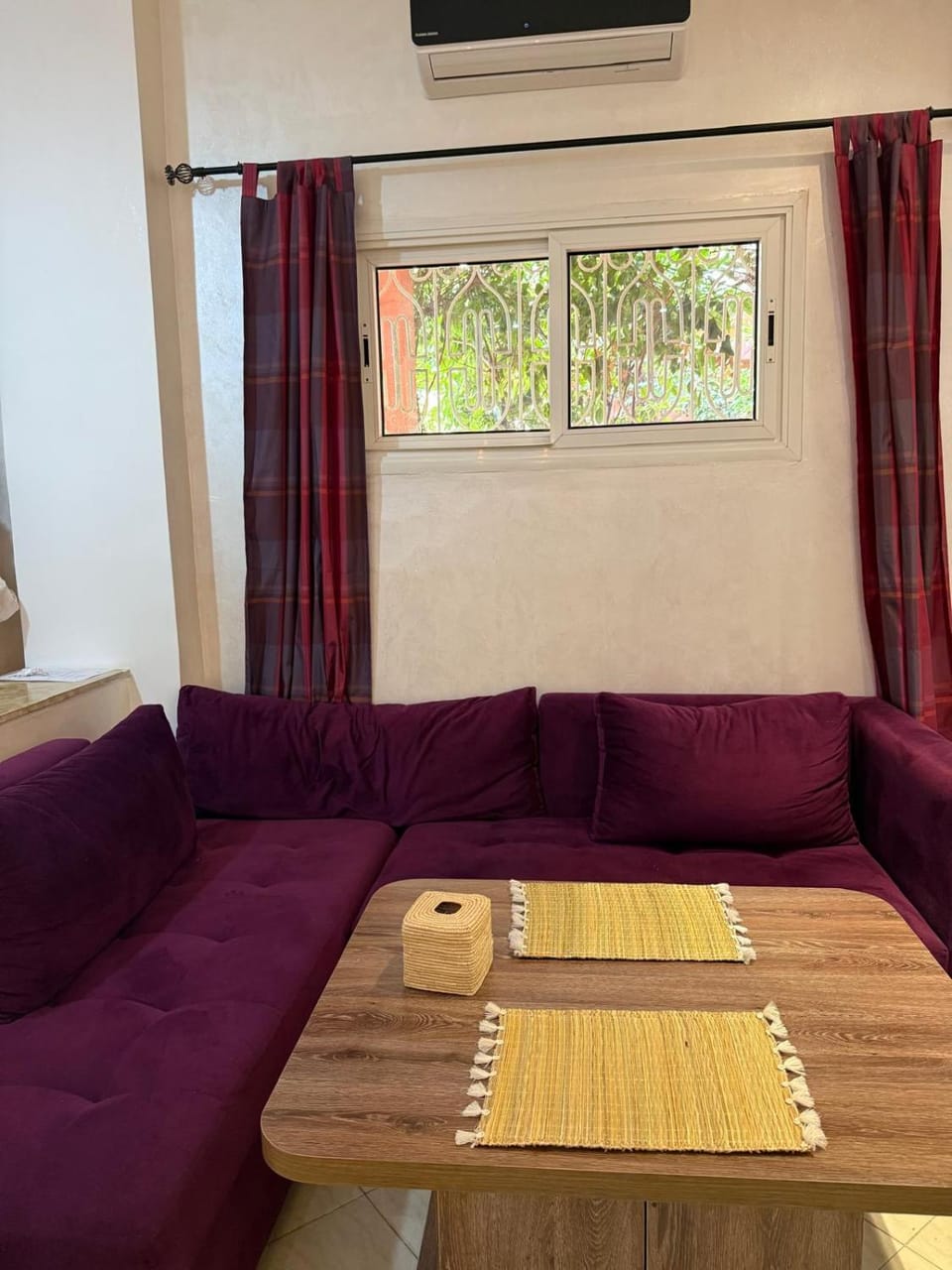 Living room, Seating area, Dining area, air conditioner