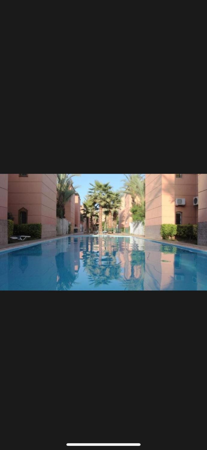 Swimming pool, sunbed