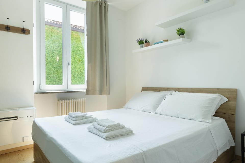 Bed, Photo of the whole room, Bedroom, internet, towels