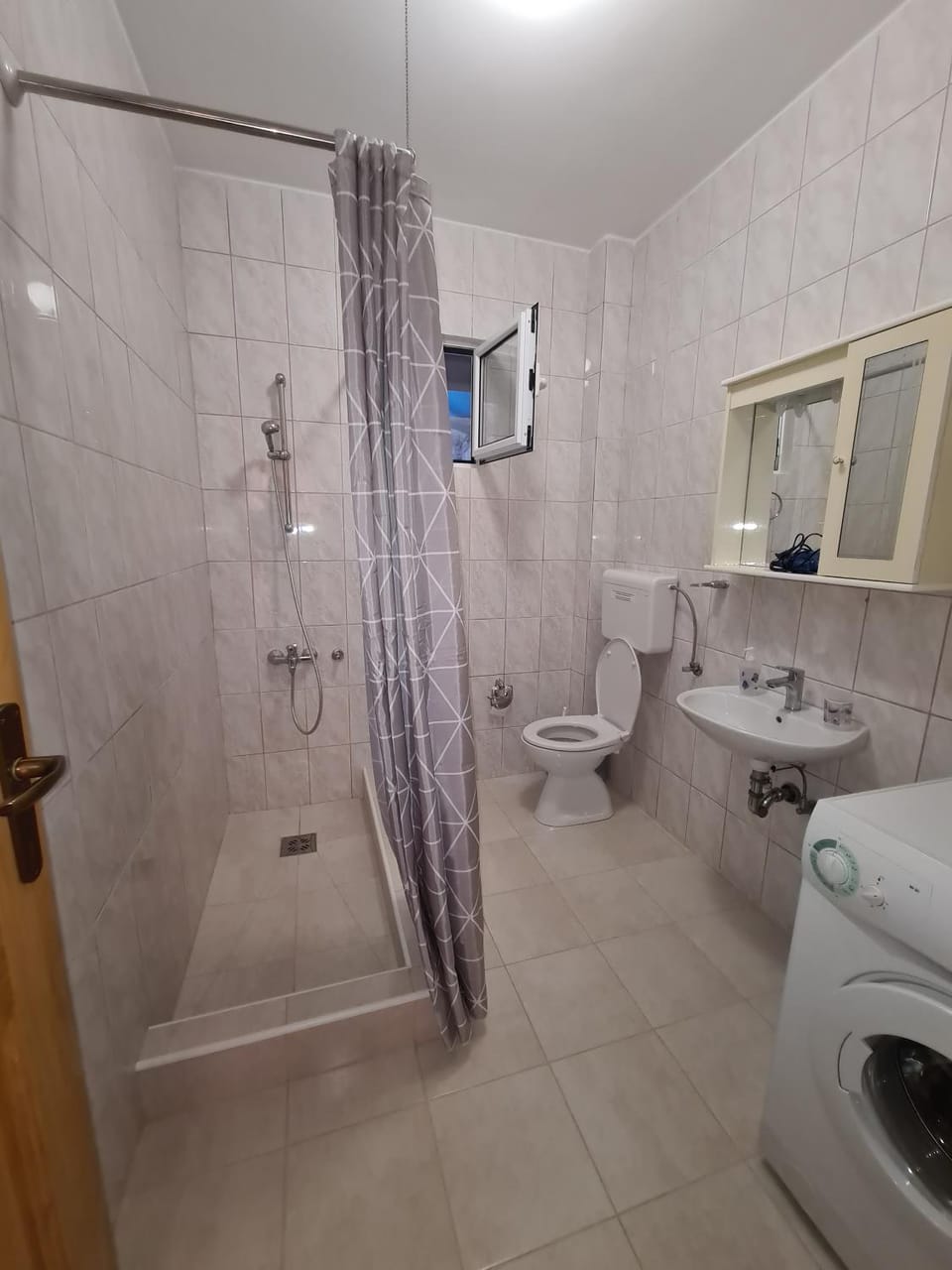 Shower, Toilet