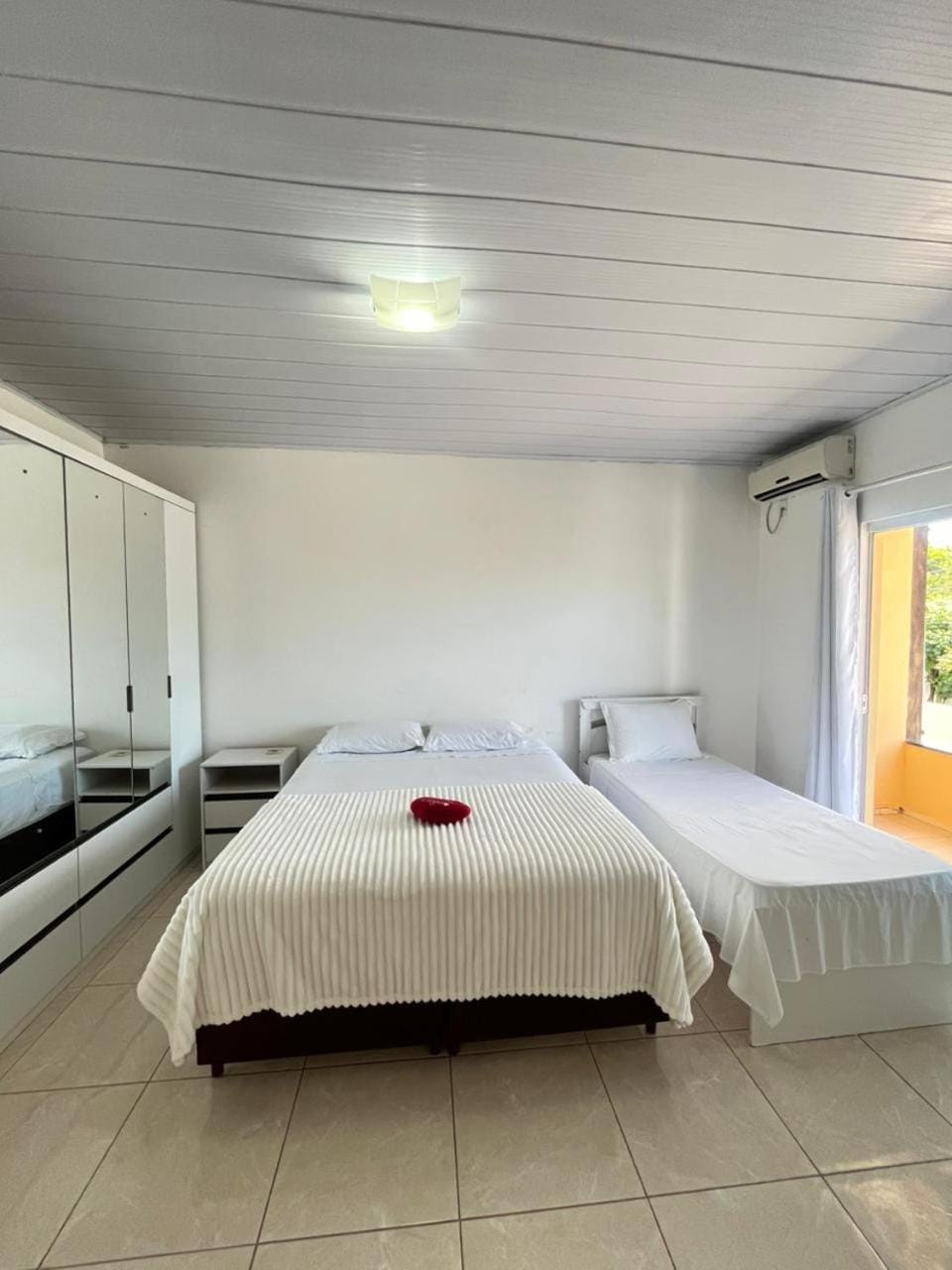 Communal lounge/ TV room, Bed, TV and multimedia, Photo of the whole room, Bedroom, air conditioner, air conditioner